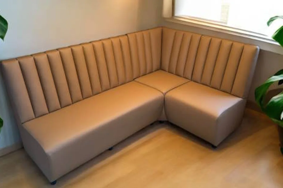 Ekcsofa mit Sitzspuren nachher in Mönchengladbach